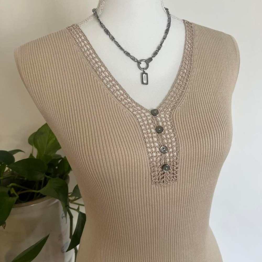 Vintage Y2K Silk Blend Minimalist Cream Tan Ribbed Knit Tank Top with Crochet - Picture 2 of 8